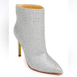EUC Jewel Badgley Mischka ladies silver "Jude" Boots Size 8